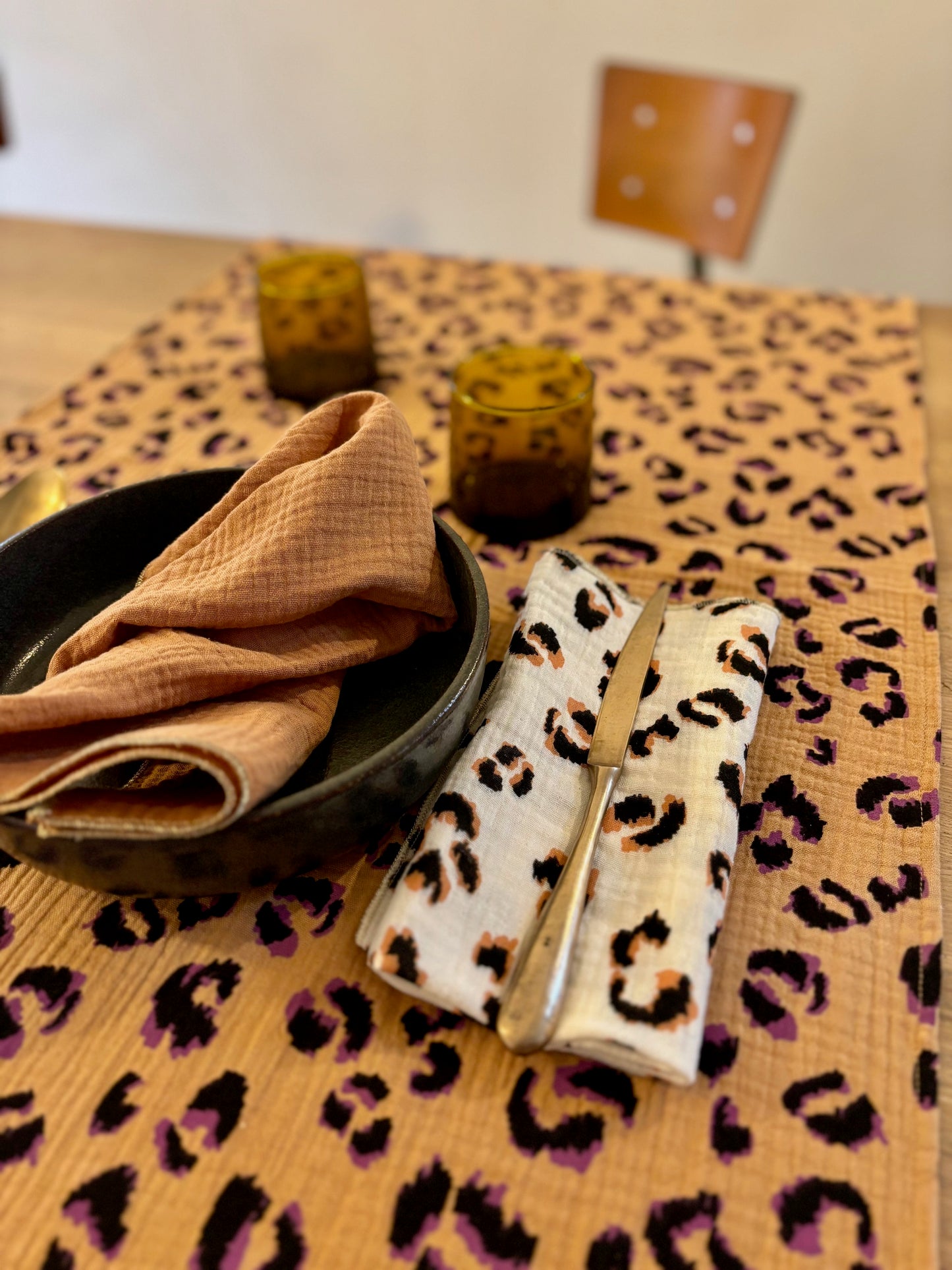Linge de table en double gaze de coton, motif léopard, fabriqué en France