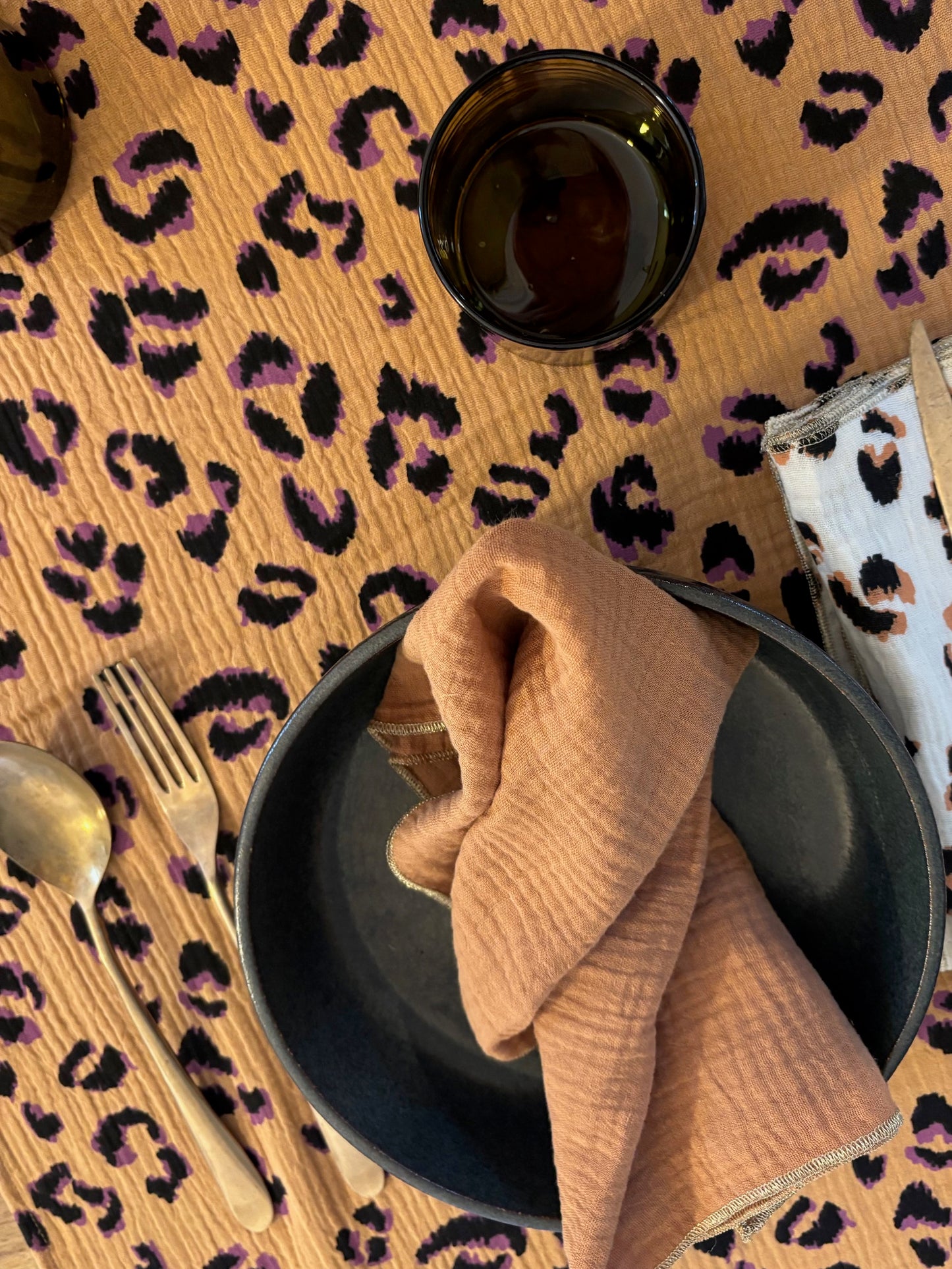 Chemin de table Léopard Fauve – Gaze de coton – 50x150cm