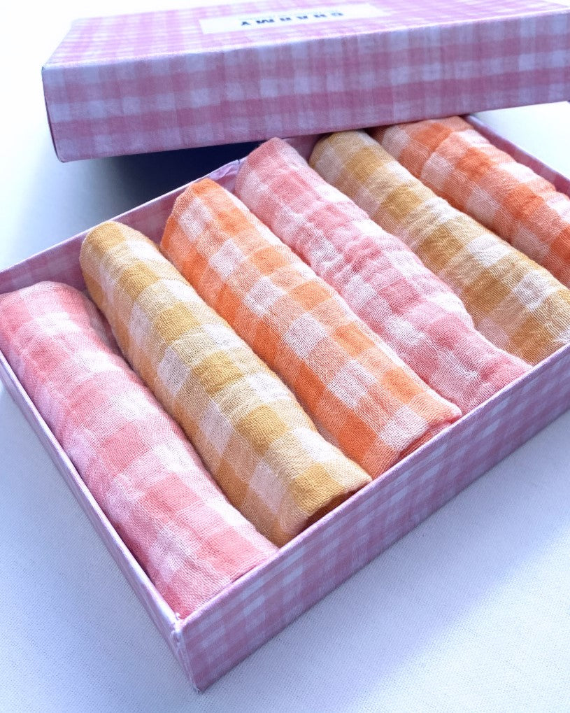 coffret de 6 serviettes coloris jaune blé, rose barbapapa et orange clémentine