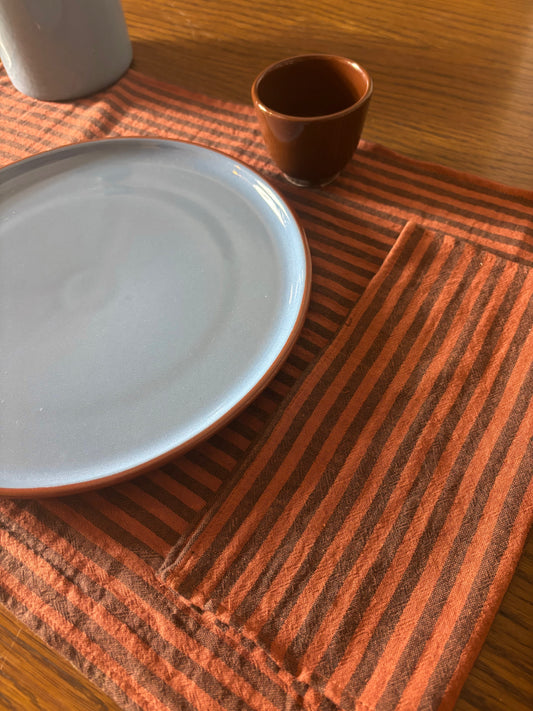 Coffret de 6 serviettes de table Petite 23x23 – Gaze de coton rayée toffee