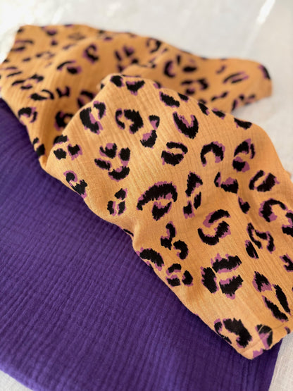 2 essuie-mains en gaze de coton leopard fauve et uni violet