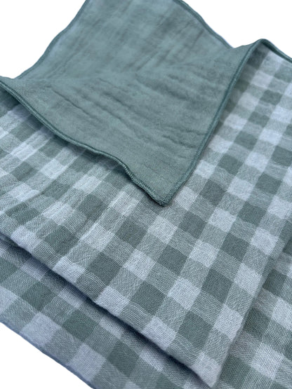 Serviettes de table vichy vert de gris en double gaze de coton, fabriquées en France