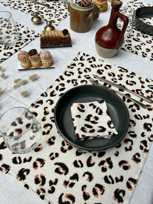 Set of 4 placemats and napkins in ecru leopard fabric