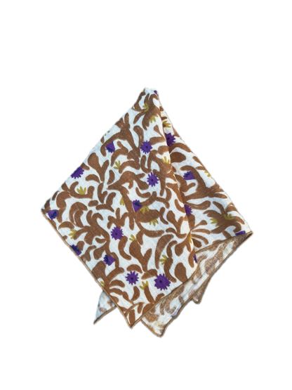 Détail de la finition point bourdon camel sur une serviette de table Nahili