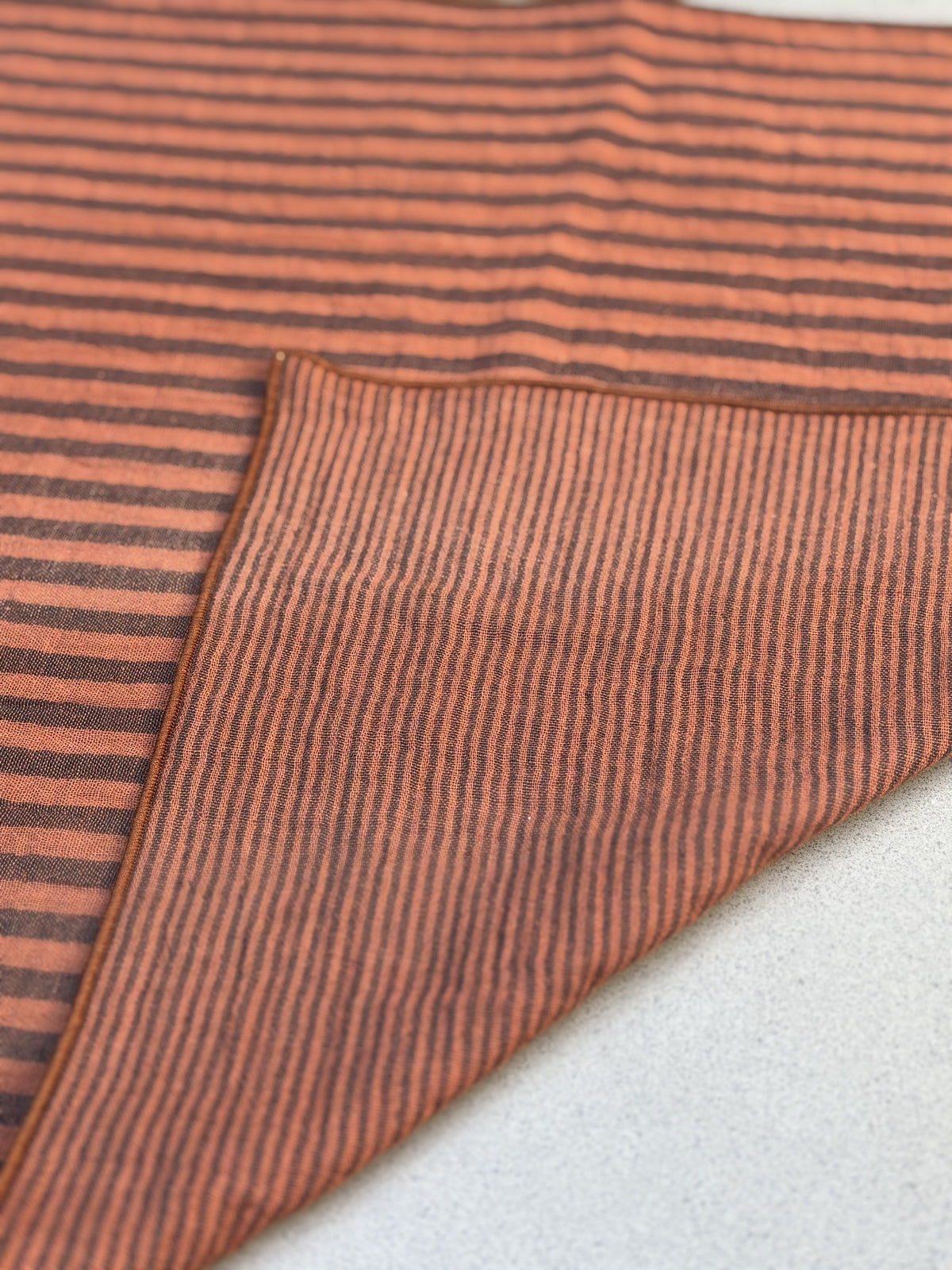 Coffret de 4 serviettes de table rayé toffee fabriquées en France