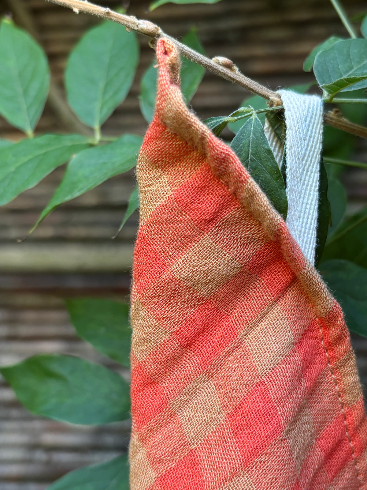 Essuie-mains unis caramel et tangerine en gaze de coton, fabriqués en France